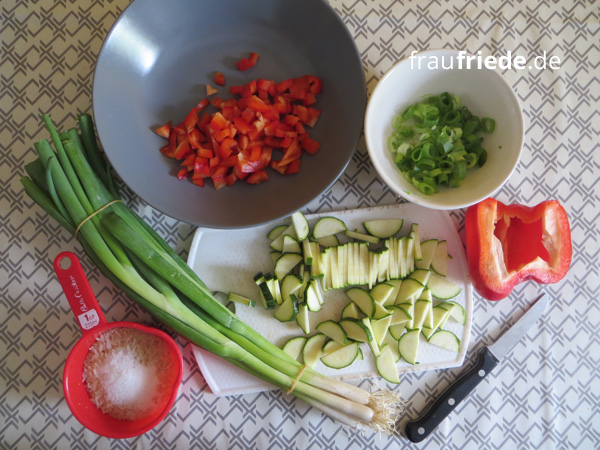 Paprika-Zucchini-Curry mit Reis